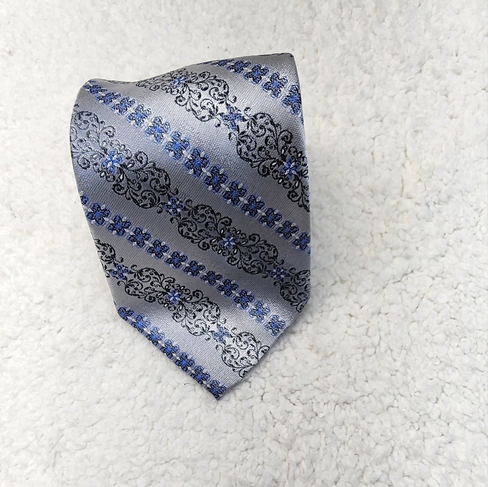 Steve Harvey Celebrity Edition Gray and Blue Men's Tie - Picture 6 of 6